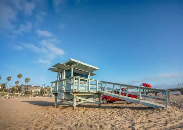 Manhattan beach condos lifestyle