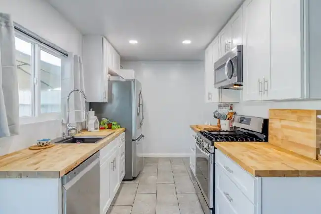 Kitchen of 17643 newland hb