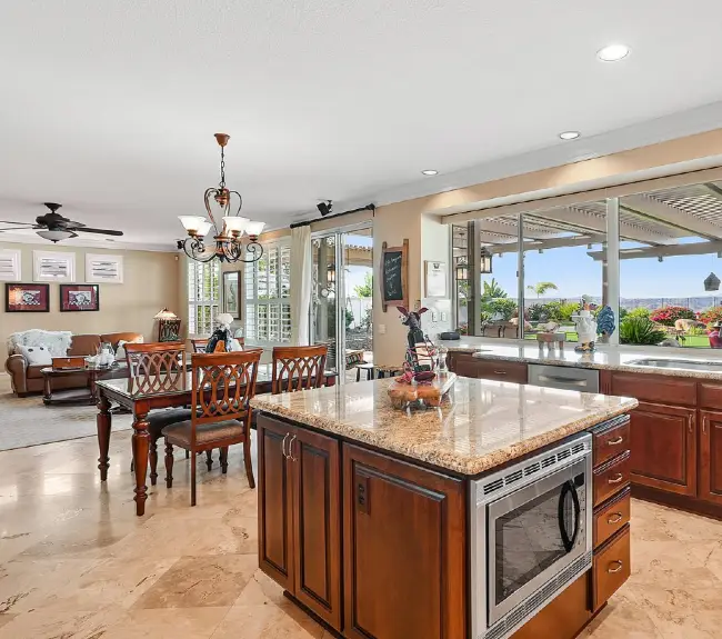 5028 avenida del la plata kitchen