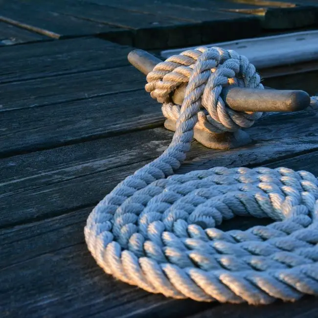 Affordable homes with boat docks - this is a rope tie at at dock